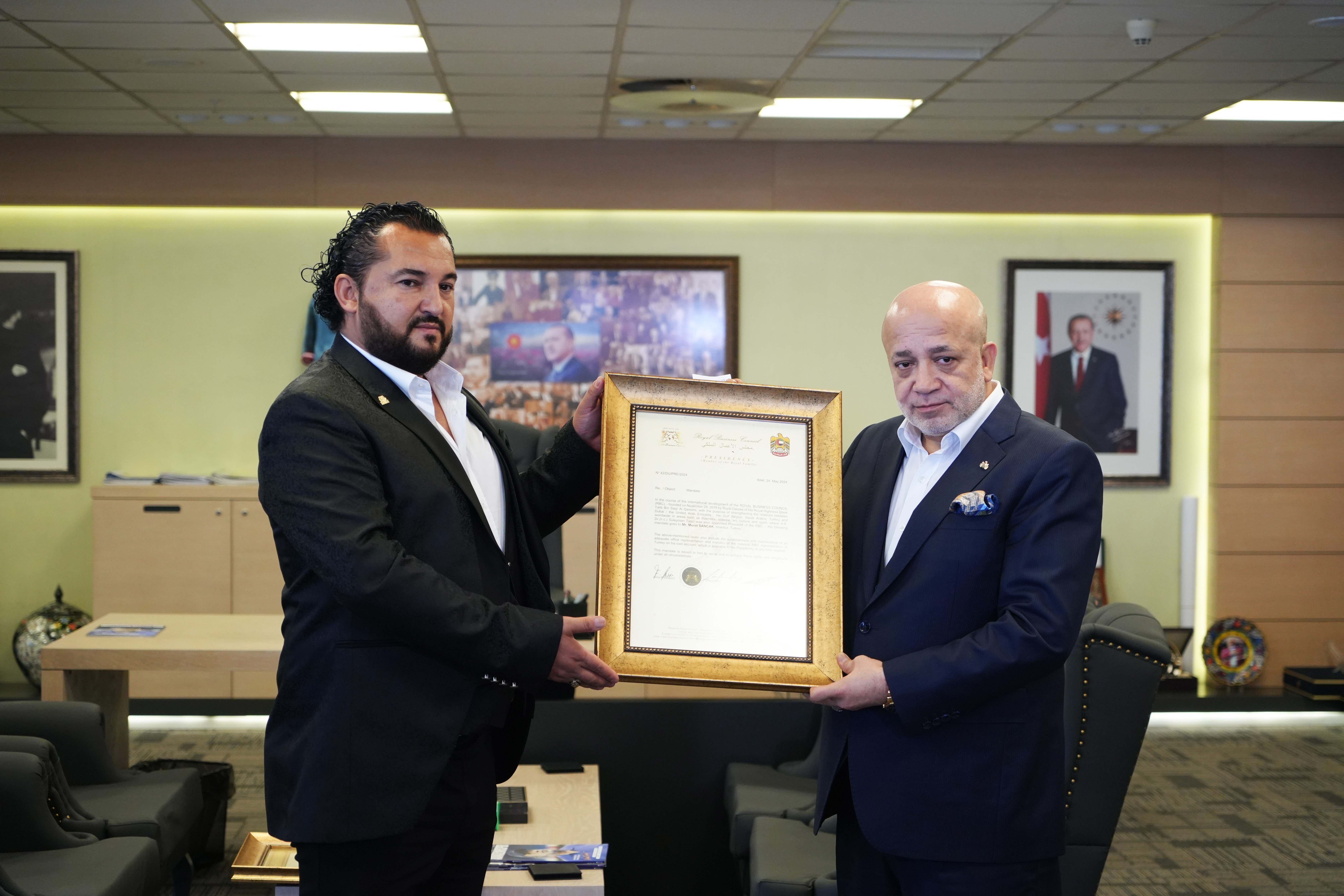 Dubai Kraliyet İş Konseyi’nden Murat Sancak’a temsilcilik belgesi-1318 etkinliği yapıldı