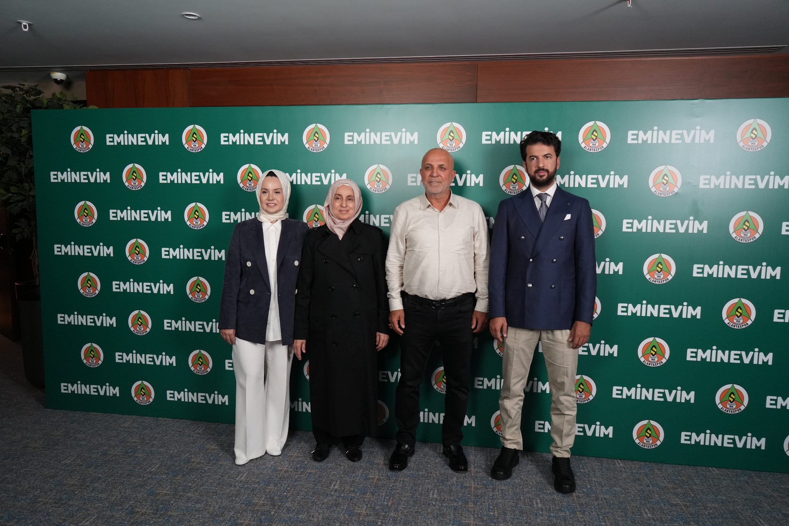 Eminevim, Alanyaspor'un forma sırt sponsoru oldu-1330 etkinliği yapıldı